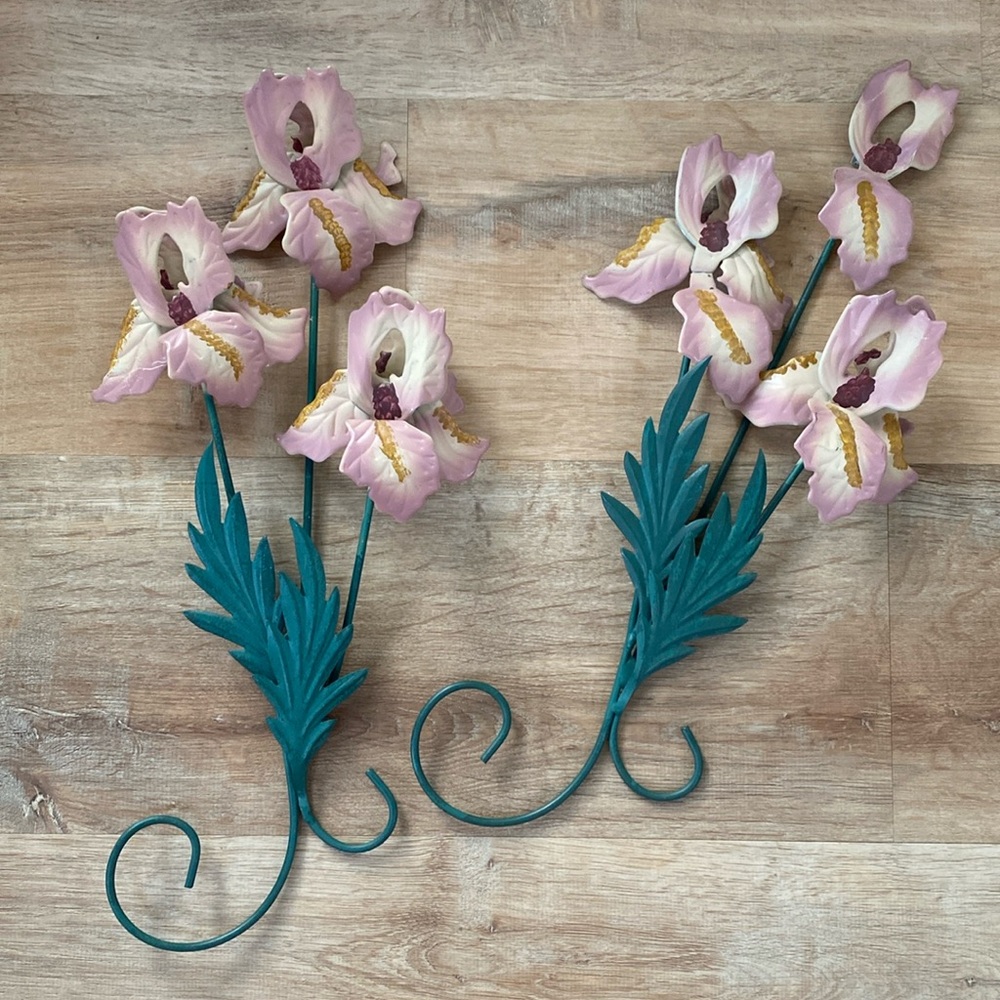 Vintage 80s Tole Iris Metal Wall Decor Hanging